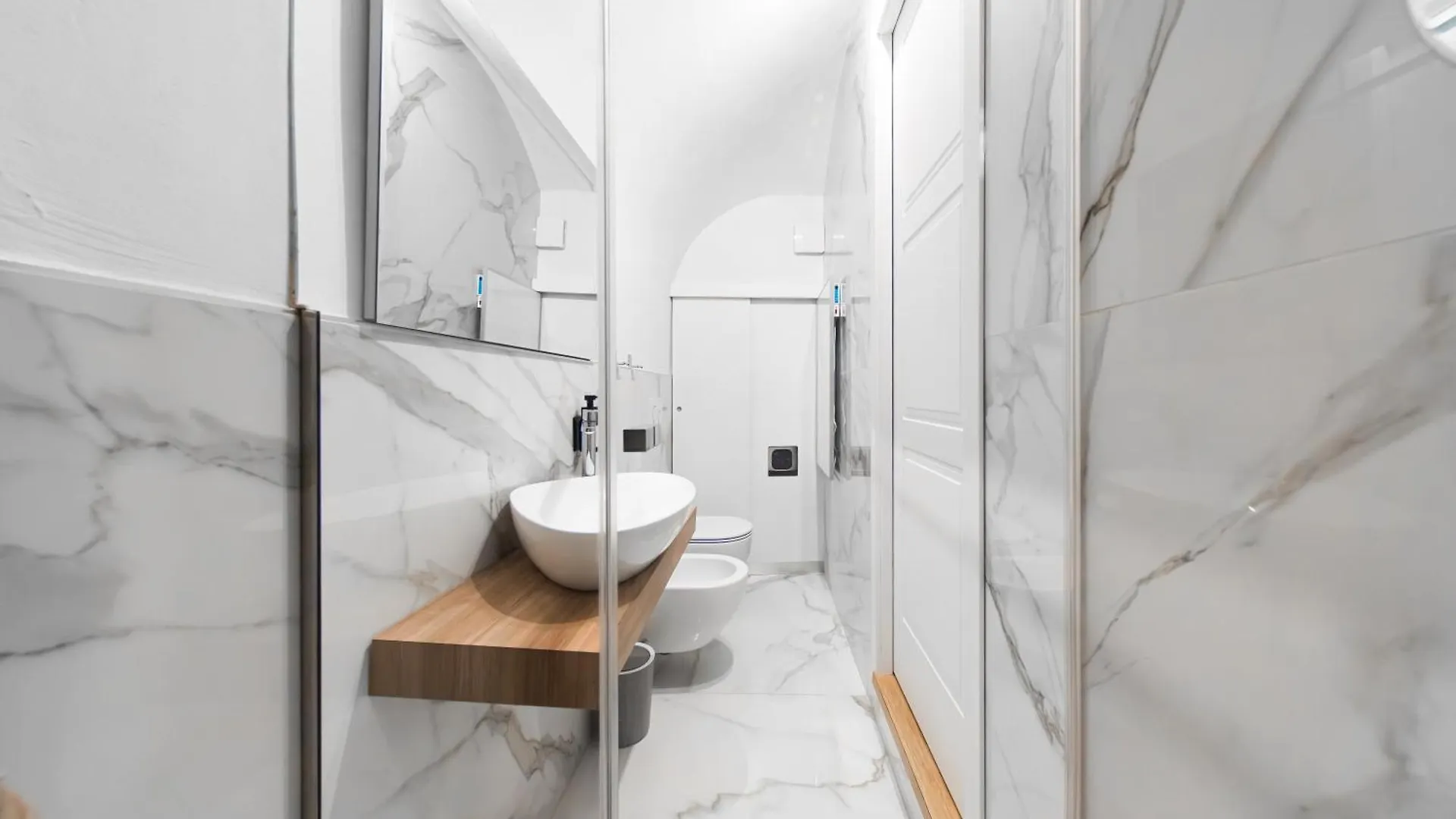 Lilli House - Suite In The Heart Of Bologna Apartment